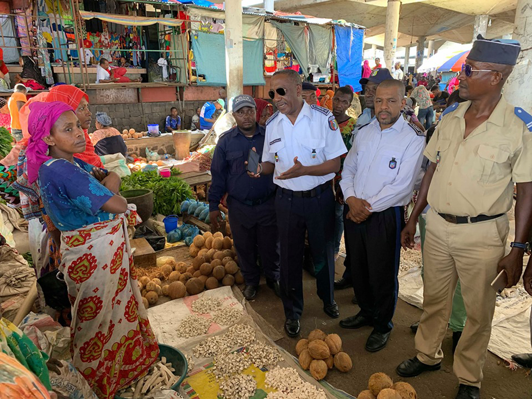 image Visite au grand marché de Volo-Volo / Le nouveau patron de la sureté à la rencontre des marchands